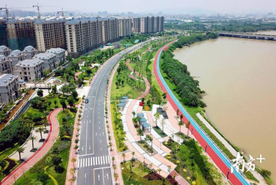 经过改造升级，新津河沿岸增加了不少“绿色元素”。