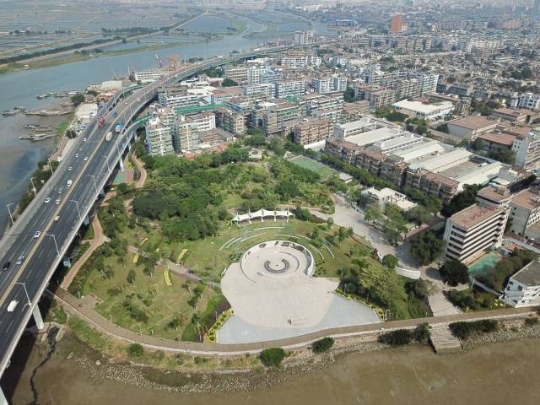 创森期间，位于老市区的西堤公园被列入市“十大公园”建设项目。
