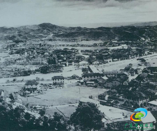 1928年4月，朱德率领南昌起义余部到达井冈山，与毛泽东领导的部队胜利会师。图为会师地点砻市全景。