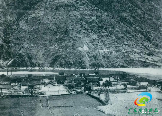 　　1935年5月25日，红一方面军到达大渡河南岸的安顺场。红军17名勇士靠一叶孤舟强渡大渡河，为沿大渡河左岸北上的部队打开了一条通道。图为安顺场一角。