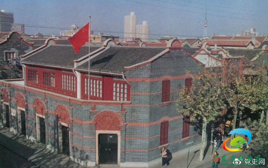 　　1921年7月23日 中国共产党第一次全国代表大会在上海法租界望志路106号（今兴业路76号）开幕。最后一天的会议转移到浙江嘉兴南湖的游船上举行。 图为中共一大会址。