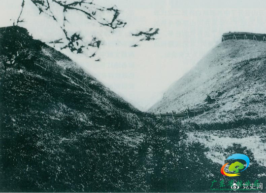 井冈山黄洋界哨口。1928年8月30日，红军以不足一个营的兵力，在这里击退湘赣敌军的进攻，取得黄洋界保卫战的胜利。至11月，红军又打破了两省敌军对井冈山根据地的第二次“会剿”。