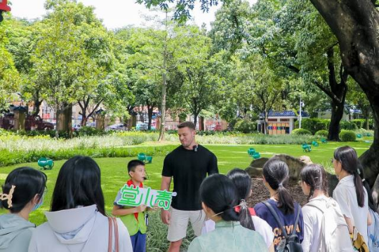 中山纪念堂“堂小青”讲课员。 通讯员供图