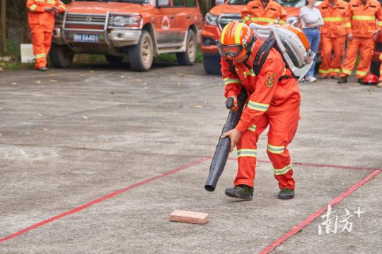 森林火灾应急演练。
